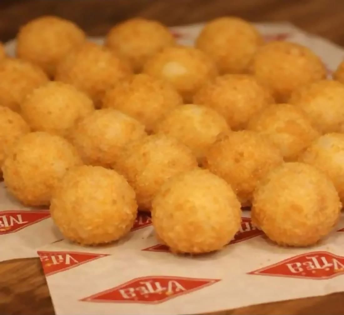 30 Mini Bolinhas de Queijo