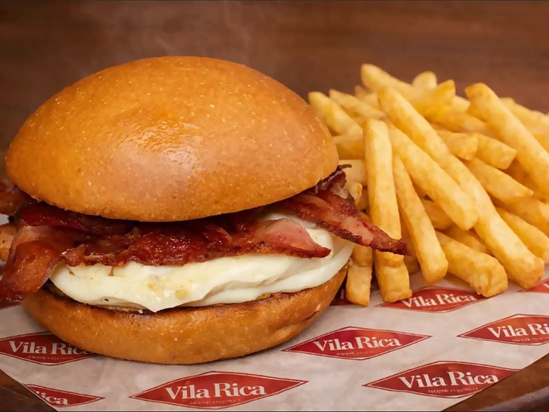 V- 4 Queijos com Bacon + Fritas + 1 Molho da Casa