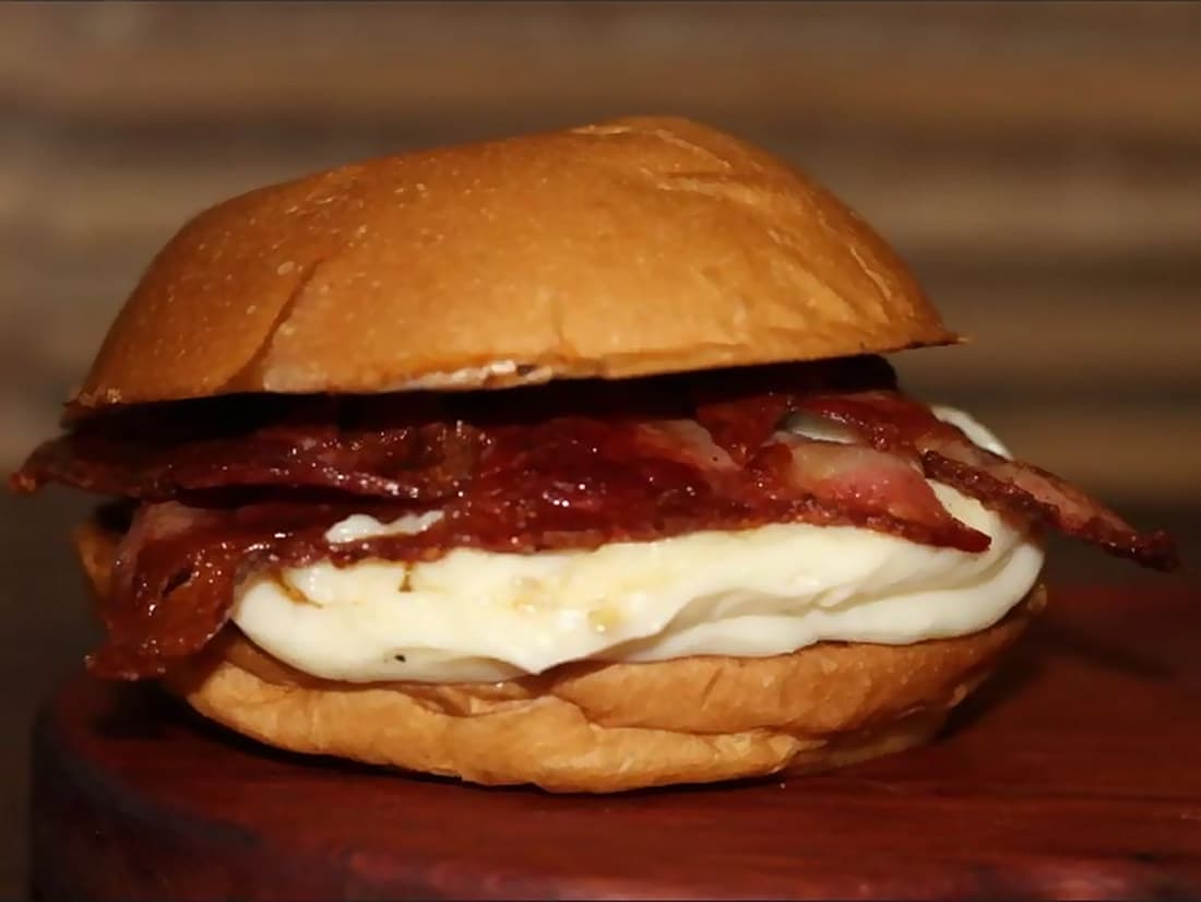 V- 4 Queijos com Bacon