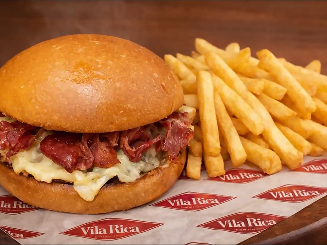V- Bacon + Fritas + 1 Molho da Casa