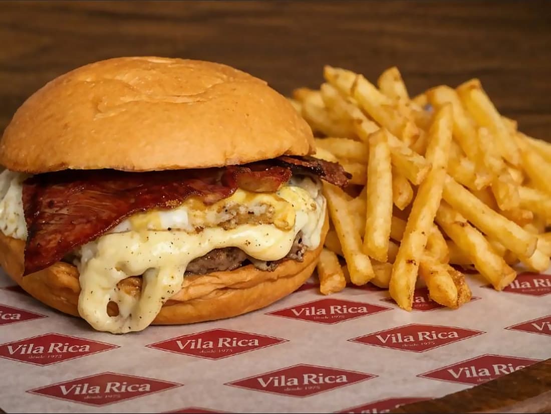 V- Bacon Egg + Fritas + 1 Molho da Casa