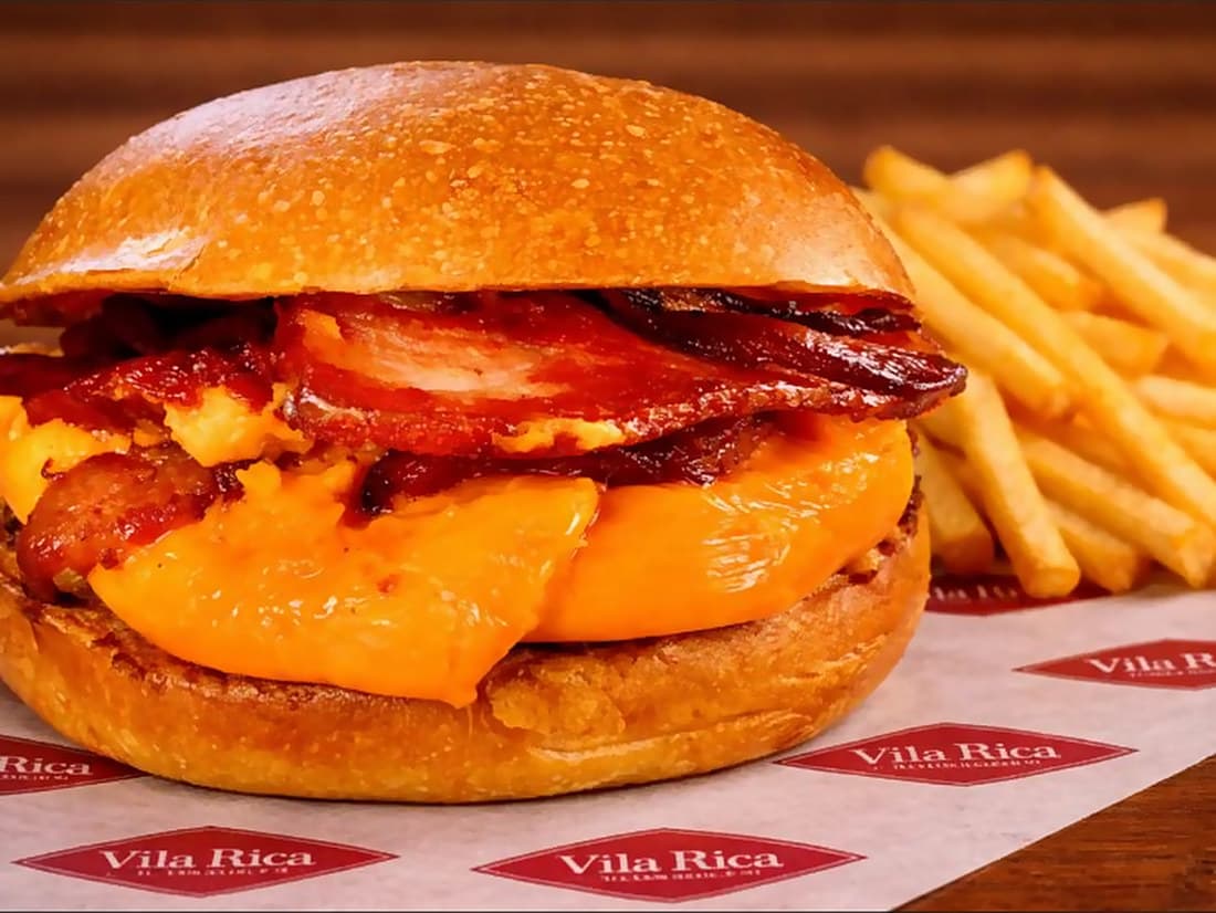 V- Cheddar e Bacon + Fritas + 1 Molho da Casa