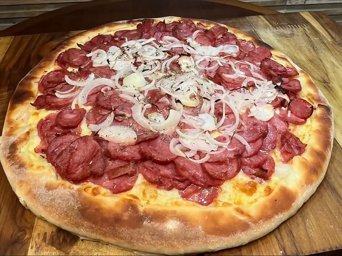 Pizza de Calabresa Grande (35cm)